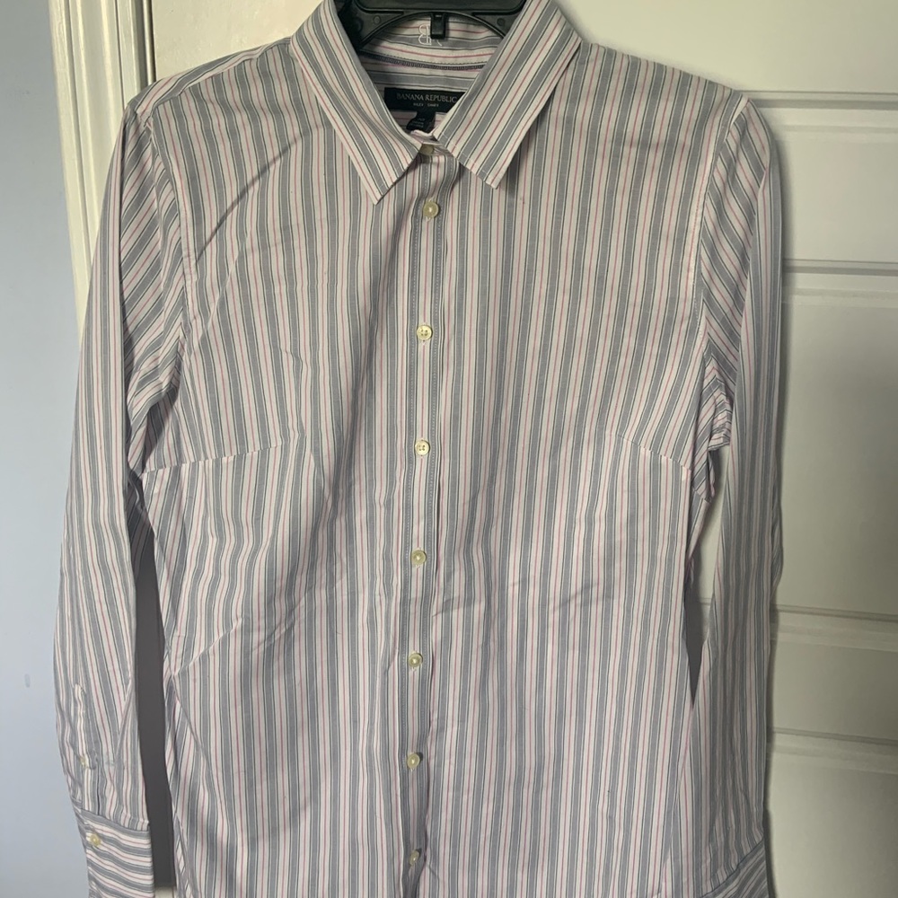 Banana Republic button down 🌻